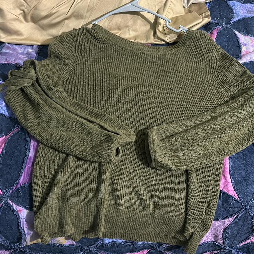 Green American eagle sweater open arm with bow